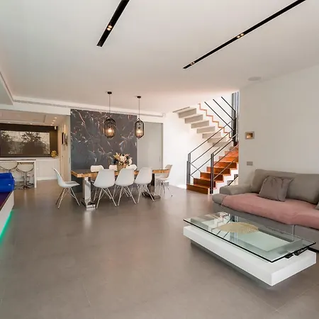 Hébergement de vacances Emyla New Modern With Gym 5 Min From Pacha Y Lio *